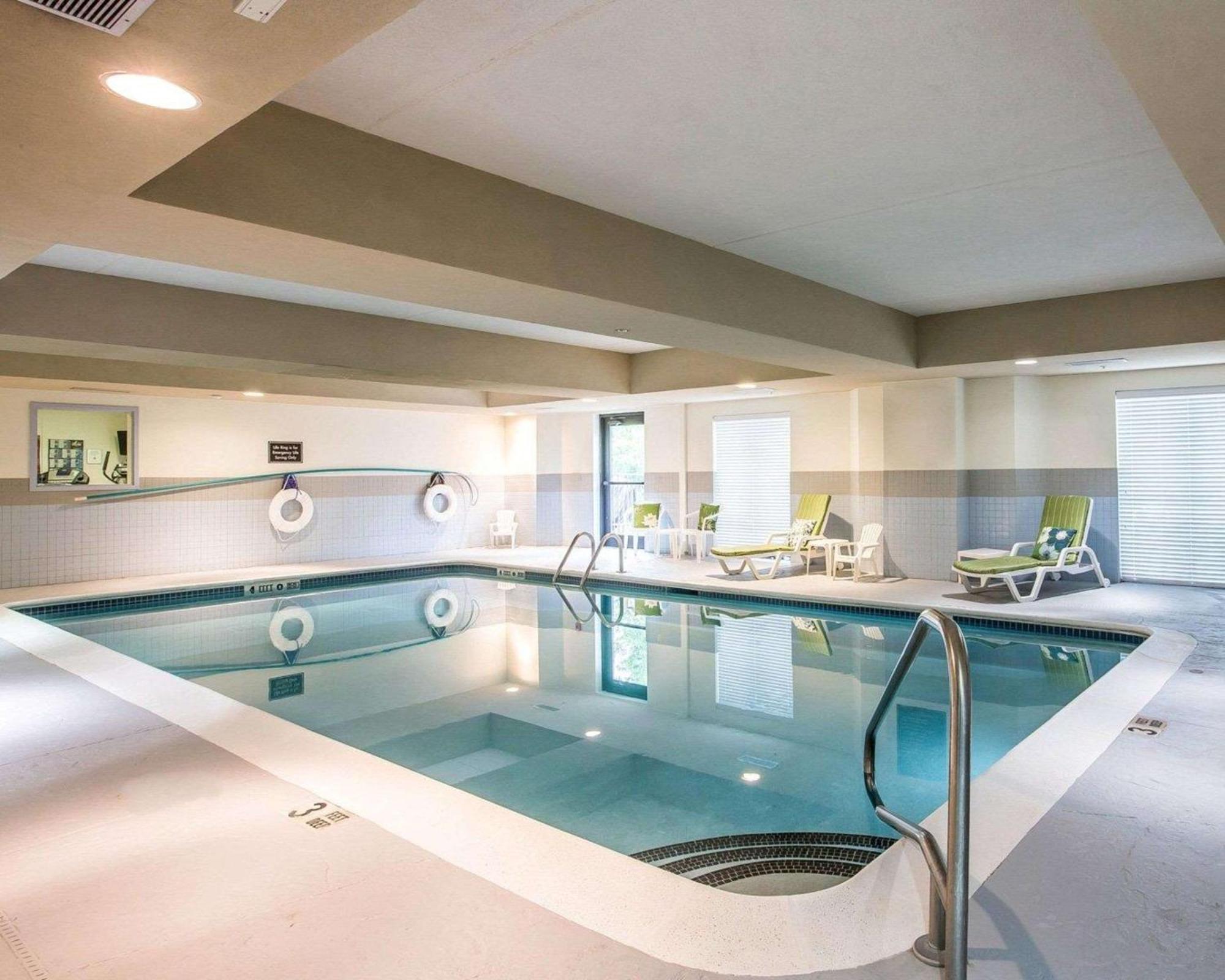Sleep Inn & Suites Queensbury - Lake George Экстерьер фото